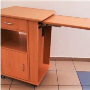 Stolek k lůžku s jídelní deskou